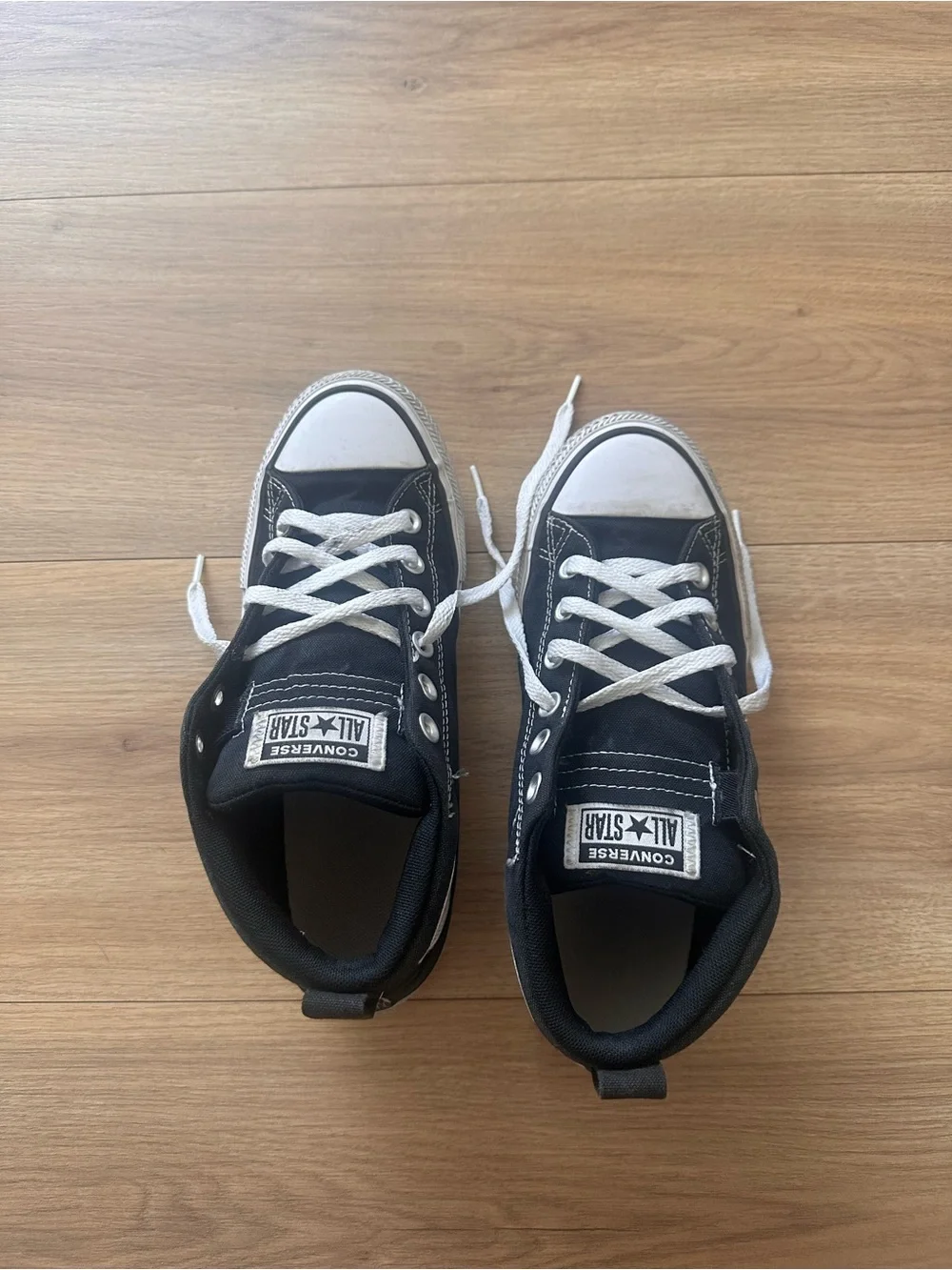 Converse Chuck Taylor All Star - Youth 5.5 / Women’s 7-7.5